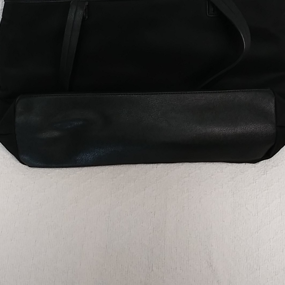 Tommy Hilfiger Quilted Black Gold Tote Bag - Picture 3 of 8